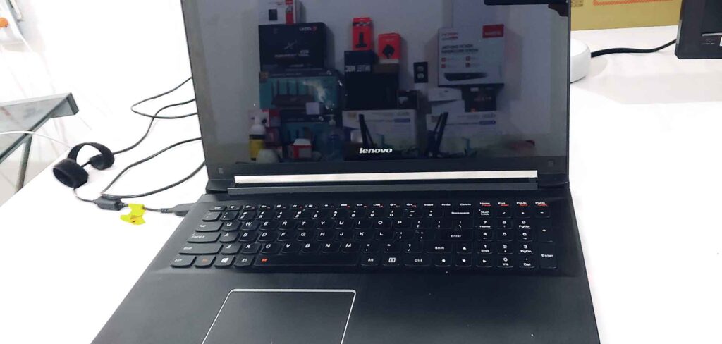 Laptop Lenovo Edge 15 Modelo 80K9